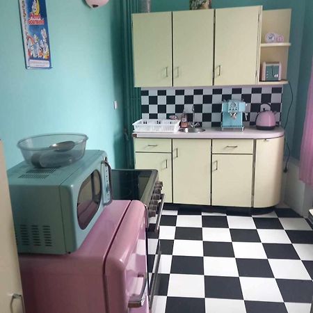Vintage ,La Capsule Temporelle Wifi Draps Parking Publique Gratuit Apartment Thiers Luaran gambar