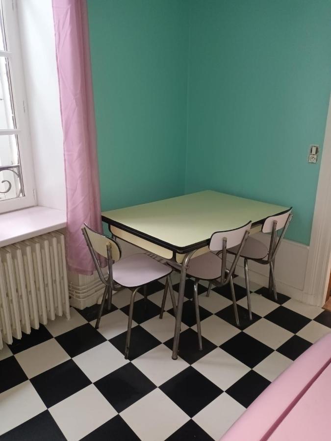 Vintage ,La Capsule Temporelle Wifi Draps Parking Publique Gratuit Apartment Thiers Luaran gambar