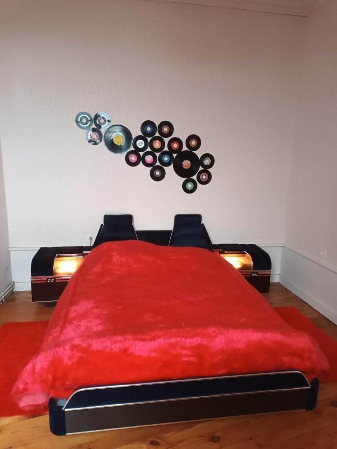 Vintage ,La Capsule Temporelle Wifi Draps Parking Publique Gratuit Apartment Thiers Luaran gambar