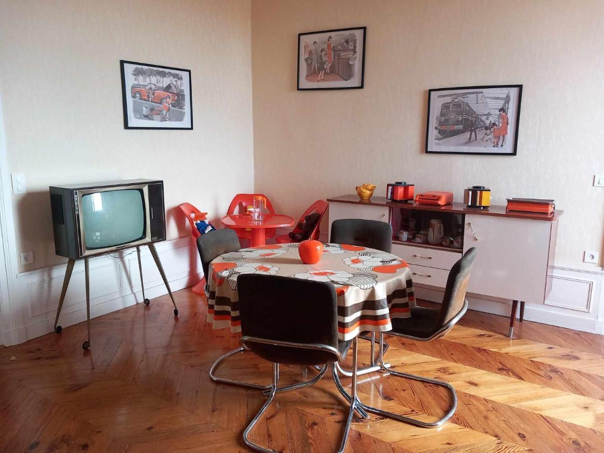 Vintage ,La Capsule Temporelle Wifi Draps Parking Publique Gratuit Apartment Thiers Luaran gambar