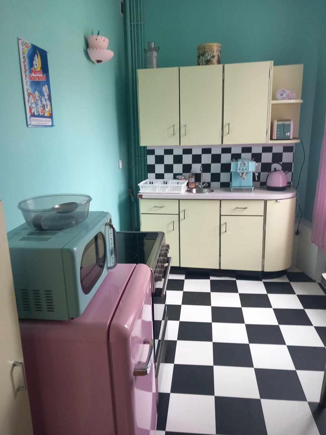 Vintage ,La Capsule Temporelle Wifi Draps Parking Publique Gratuit Apartment Thiers Luaran gambar